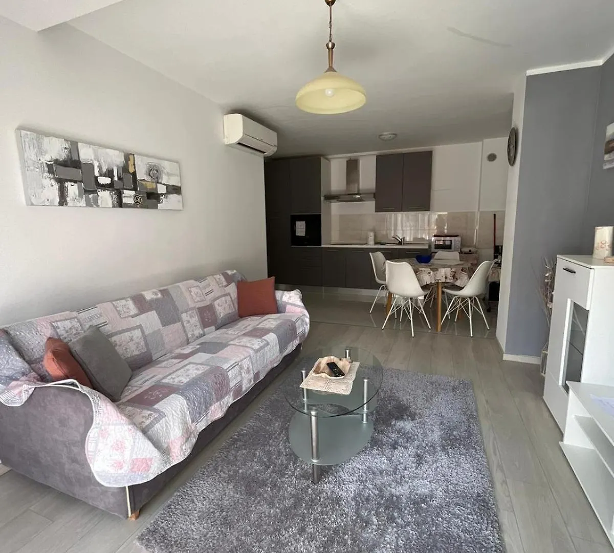 Apartment Pink Sky Pula 0*,  Croatia